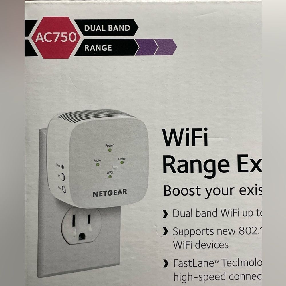 NETGEAR White WiFi Range Extender - Picture 12 of 15